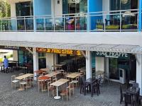 High-end 2BR Condo Boracay Tower - Azure Residences near Manila Airportにあるレストランまたは飲食店