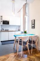 Kuchyňa alebo kuchynka v ubytovaní Househost Apartment - Kupa 2