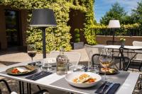 Φαγητό σε αυτό το ξενοδοχείο ή κάπου εκεί κοντά