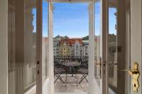 Balkón nebo terasa v ubytování Boutique Apartment Owned by Emperor Peter The Great With 2 Balconies & Jacuzzi