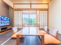 リブマックスリゾートウポポイ白老温泉にあるテレビまたはエンターテインメントセンター