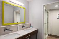 Hampton Inn Spokane Airportにあるバスルーム