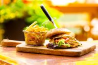 Jídlo v hotelu nebo okolí