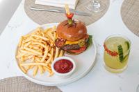 Jídlo v hotelu nebo okolí