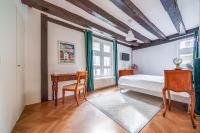 Łóżko lub łóżka w pokoju w obiekcie Appartement tout confort Vieux Tours avec parking privé 4p