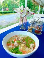 Mâncare la sau în apropiere de acest complex