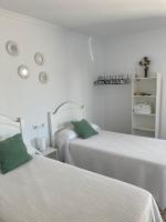 A bed or beds in a room at Alojamientos La Menúa