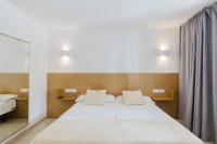 Posteľ alebo postele v izbe v ubytovaní Apartamentos Es Pujols - Emar Hotels
