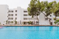 Bazén v ubytovaní Apartamentos Es Pujols - Emar Hotels alebo v jeho blízkosti