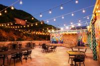 Nespecifikovaný výhled na hory nebo výhled na hory při pohledu z hotelu