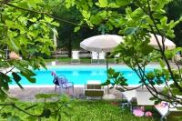 The swimming pool at or close to Relax totale nel Bosco Lucca