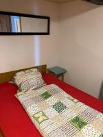Postel nebo postele na pokoji v ubytování Klewenalp Ausflugs-Ski-Pistenhotel Klewenstock