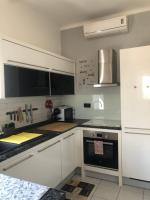 Kuchyňa alebo kuchynka v ubytovaní Apartment Tashi, Korzo - Rijeka, 2 bedrooms