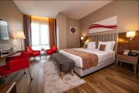 Postel nebo postele na pokoji v ubytování Ramada by Wyndham Istanbul Alibeykoy