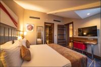 Postel nebo postele na pokoji v ubytování Ramada by Wyndham Istanbul Alibeykoy