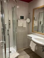 A bathroom at Hotel Krainerhütte