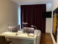 A television and/or entertainment centre at Hotel Krainerhütte