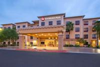 Un hotel con un cartel que dice residencia plus en Best Western Plus Chandler Hotel &amp; Suites, en Chandler