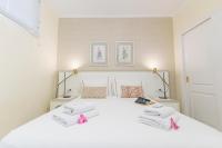 A bed or beds in a room at Apartment in beachfront complex in El Duque area, Costa Adeje