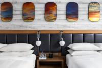 Marriott New York JFK Airportにあるベッド