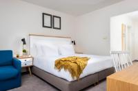 Precise Resort Marina Wolfsbruch - Familienapartments में एक कमरे में एक या कई बेड