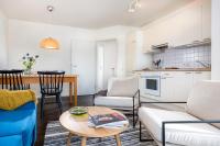 Precise Resort Marina Wolfsbruch - Familienapartments में रसोई है