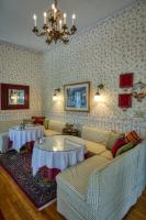 Гостиная зона в Rockwell Falls Inn and Wine Bar