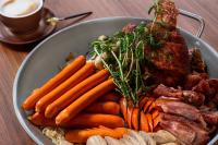 Jídlo v hotelu nebo okolí