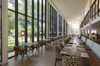 Reštaurácia alebo iné gastronomické zariadenie v ubytovaní Hotel Encinar de Sotogrande