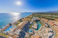 Bazén v ubytování Kiani Beach Resort Family All Inclusive nebo v jeho okolí