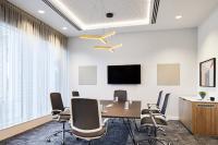Courtyard by Marriott London City Airportにあるテレビまたはエンターテインメントセンター