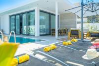 Bazén v ubytování Villa Romeo With Private Pool nebo v jeho okolí
