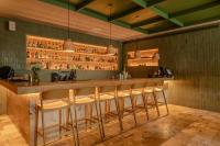 Lounge nebo bar v ubytování The Charlee Hotel