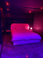 Część wypoczynkowa w obiekcie La Suite Marylin, Loft de 90m2 avec Sauna et Jacuzzi