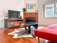 Family retreat house 3 bdrm with parking Netflix close to trainの見取り図または間取り図