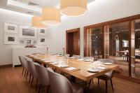 Reštaurácia alebo iné gastronomické zariadenie v ubytovaní Heron Live Hotel Marina & SPA