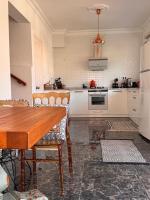 Kuchyň nebo kuchyňský kout v ubytování Villa mit Garten, 500 m zum Strand, in der Nähe der Stadt