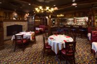 Un restaurant u otro lugar para comer en The Towers at The Kahler Grand