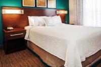 Residence Inn by Marriott Rocky Mountにあるベッド