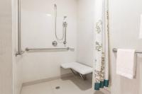 Residence Inn by Marriott Rocky Mountにあるバスルーム