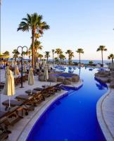Adams Beach Hotel & Spaの敷地内または近くにあるプール