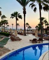 Adams Beach Hotel & Spaの敷地内または近くにあるプール