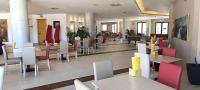 Reštaurácia alebo iné gastronomické zariadenie v ubytovaní Ohtels Campo De Gibraltar