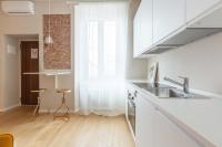 A kitchen or kitchenette at Raffinato e stylish monolocale milanese