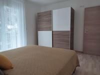 Posteľ alebo postele v izbe v ubytovaní Enelani Apartments