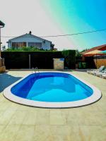 Bazén v ubytování Bibinje Spa & Pool Retreat nebo v jeho okolí