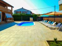 Bazén v ubytování Bibinje Spa & Pool Retreat nebo v jeho okolí