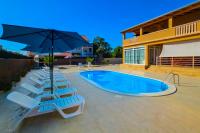 Bazén v ubytování Bibinje Spa & Pool Retreat nebo v jeho okolí