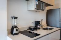 Condo Hotel Porto Horizonteにあるキッチンまたは簡易キッチン