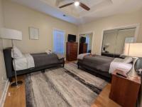 Ein Bett oder Betten in einem Zimmer der Unterkunft Beautiful 1500 s f 3 Bd - 2 Ba condo overlooking stream and golf course